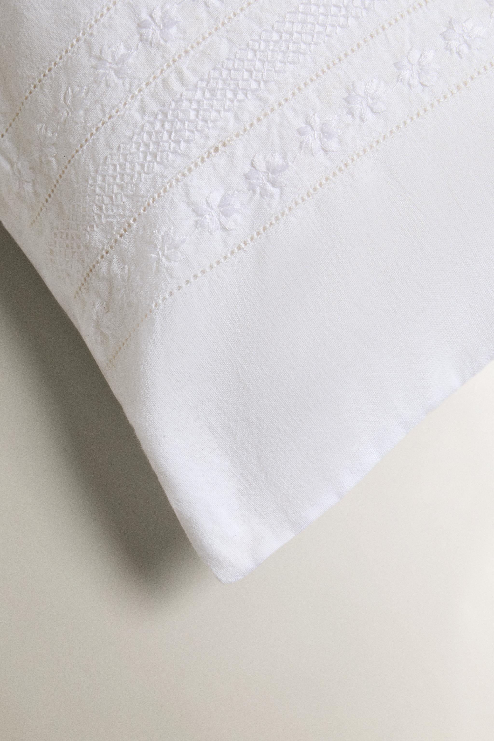 HOUSSE DE COUSSIN BRODERIES